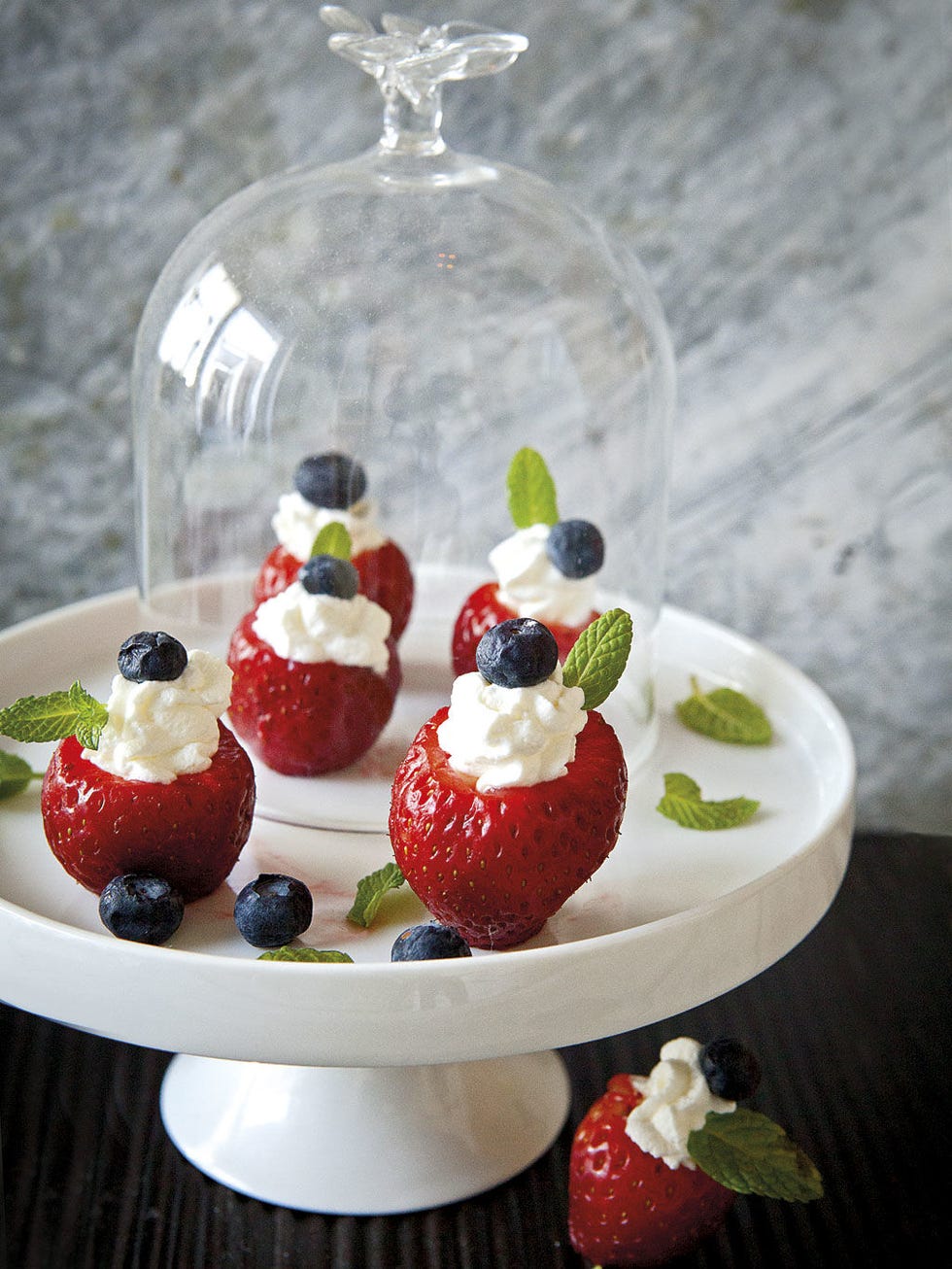 Food, Fruit, Sweetness, Serveware, Produce, Ingredient, Dishware, Strawberry, Frutti di bosco, Strawberries, 