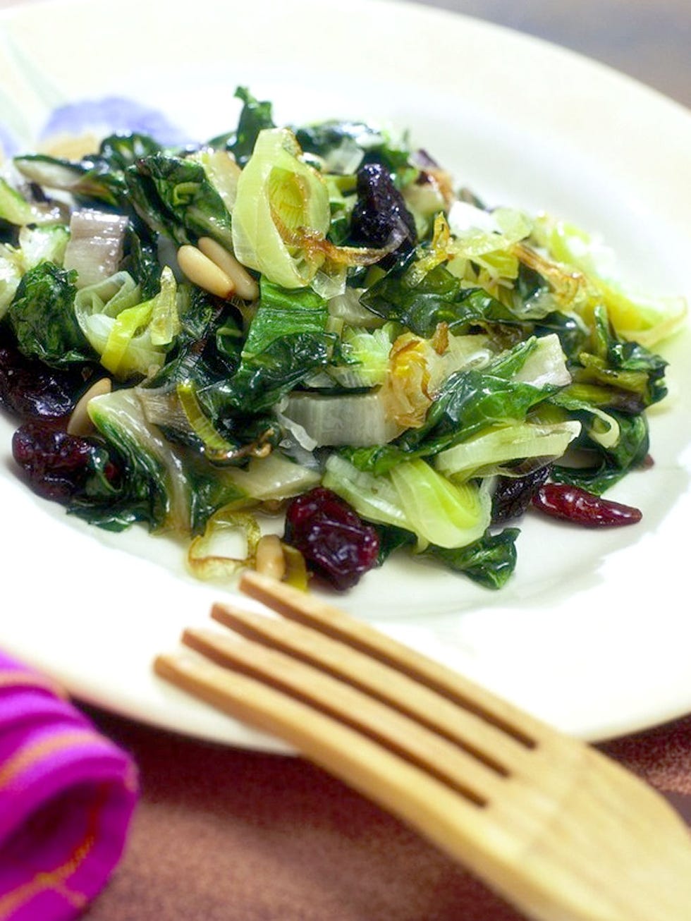 Food, Cuisine, Leaf vegetable, Ingredient, Vegetable, Dishware, Produce, Kitchen utensil, Salad, Recipe, 
