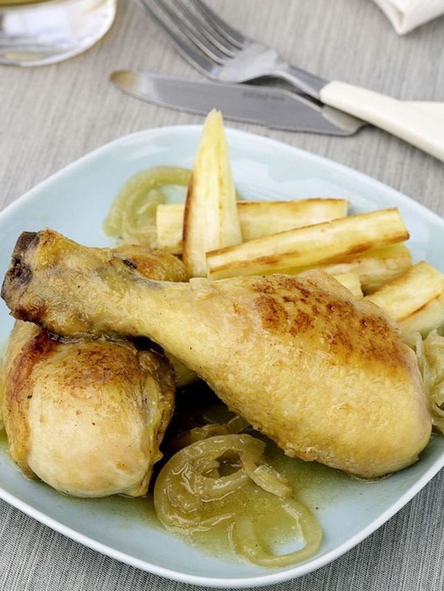 Food, Dishware, Cuisine, Ingredient, Root vegetable, Tableware, Fried food, Dish, French fries, Serveware, 