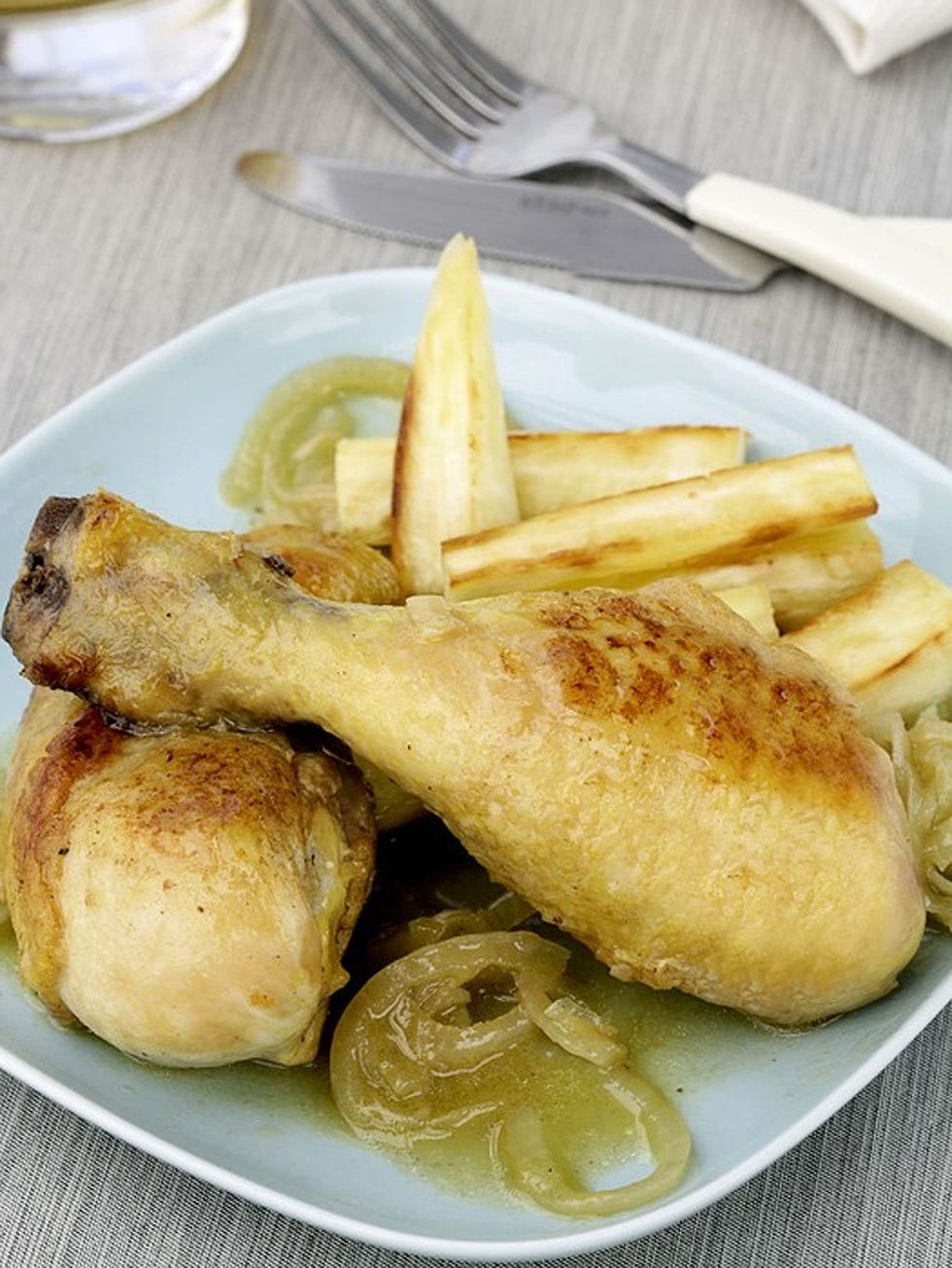 Food, Dishware, Cuisine, Ingredient, Root vegetable, Tableware, Fried food, Dish, Serveware, French fries, 