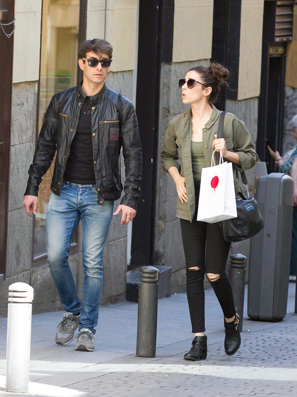 Clothing, Eyewear, Footwear, Leg, Vision care, Glasses, Sunglasses, Trousers, Denim, Textile, 
