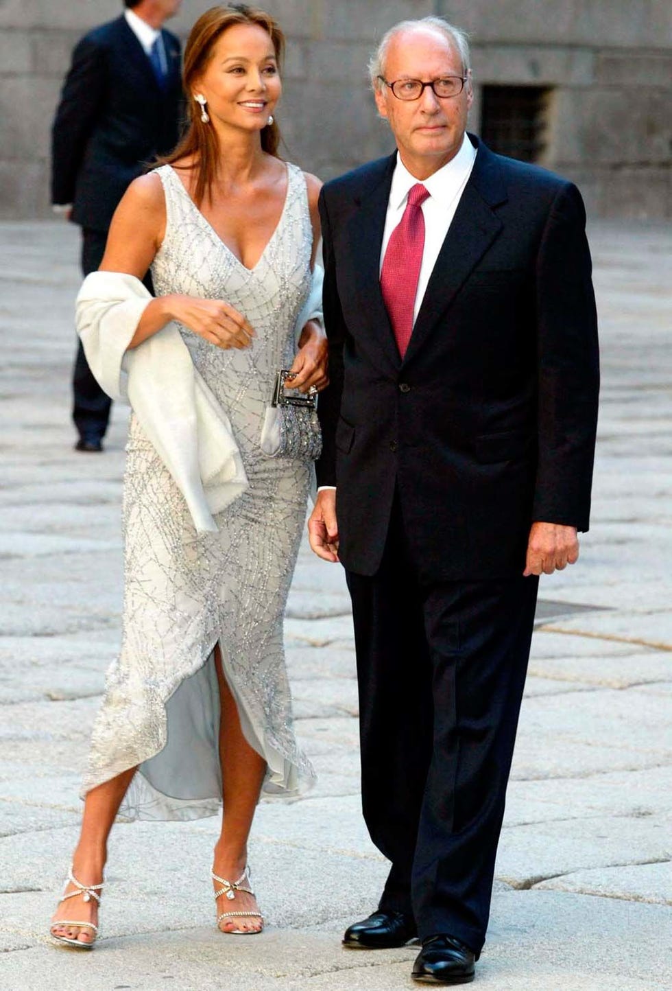 Clothing, Footwear, Coat, Trousers, Dress shirt, Collar, Shirt, Standing, Suit trousers, Shoe, 