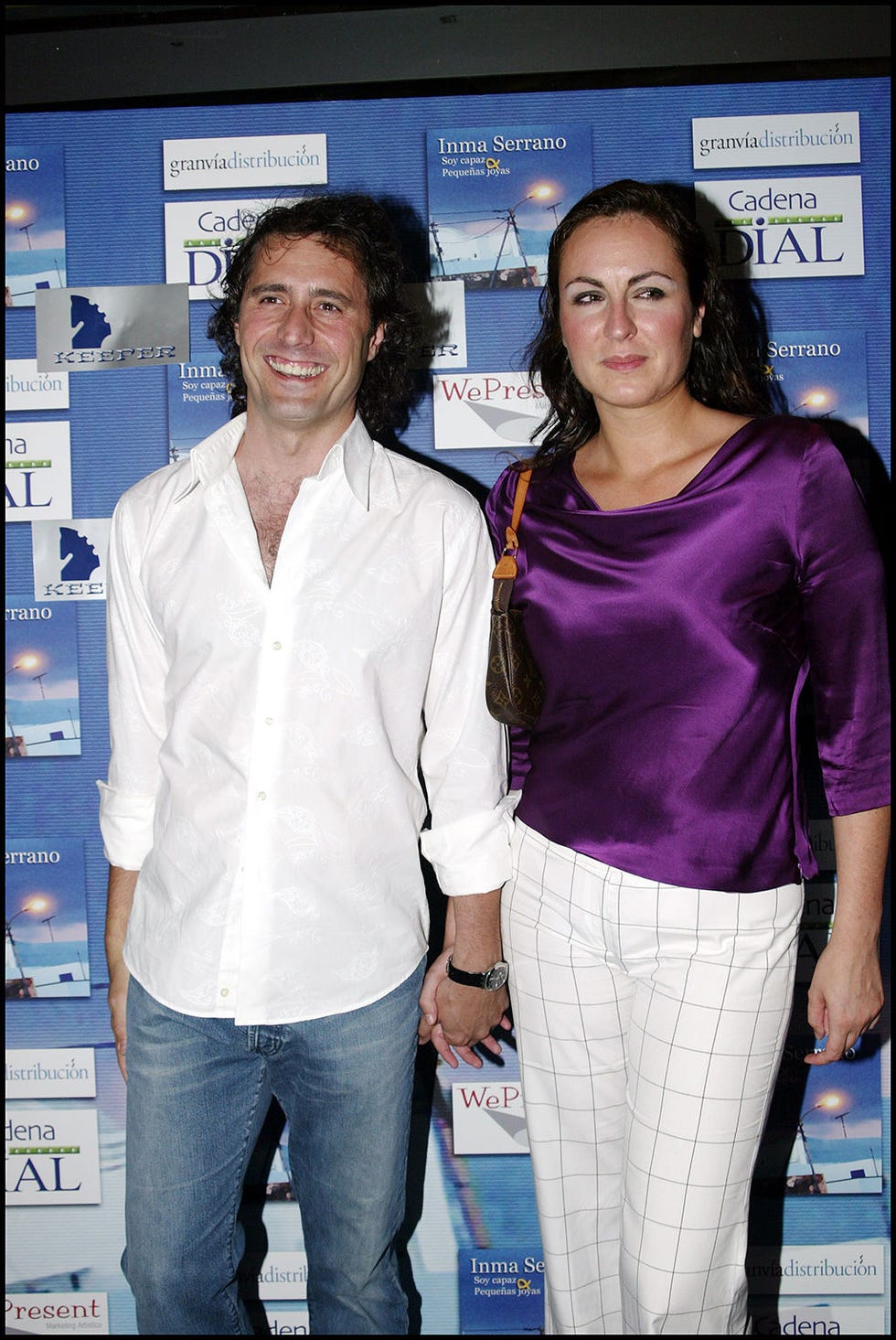 Shirt, Dress shirt, Denim, Waist, Display device, White-collar worker, Pocket, Makeover, Fashion design, Active pants, 