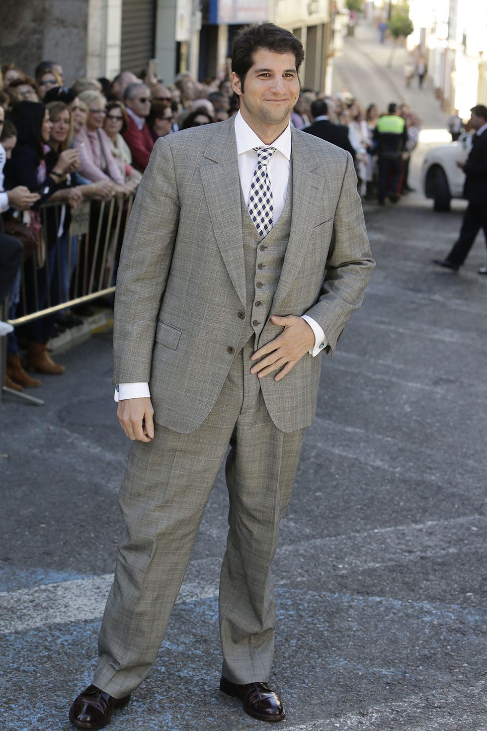 Clothing, Footwear, Leg, Coat, Trousers, Dress shirt, Collar, Standing, Shirt, Suit trousers, 
