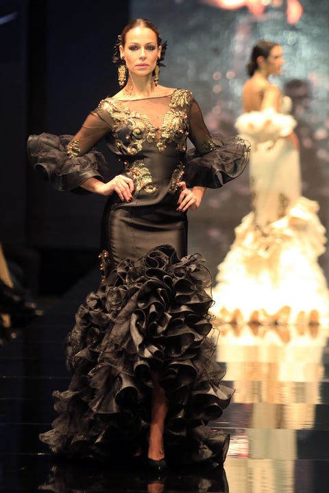 Human, Human body, Fashion show, Fashion model, Style, Runway, Fashion accessory, Gown, Dress, Model, 