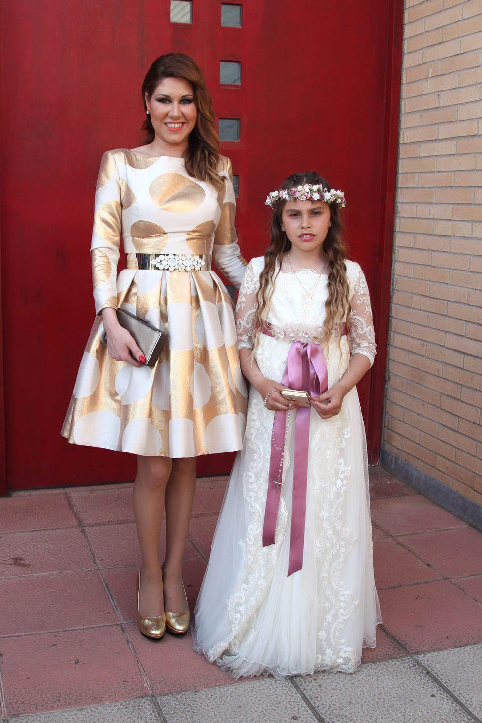 Clothing, Sleeve, Dress, Textile, Shoe, Gown, Formal wear, Bridal clothing, One-piece garment, Fashion accessory, 