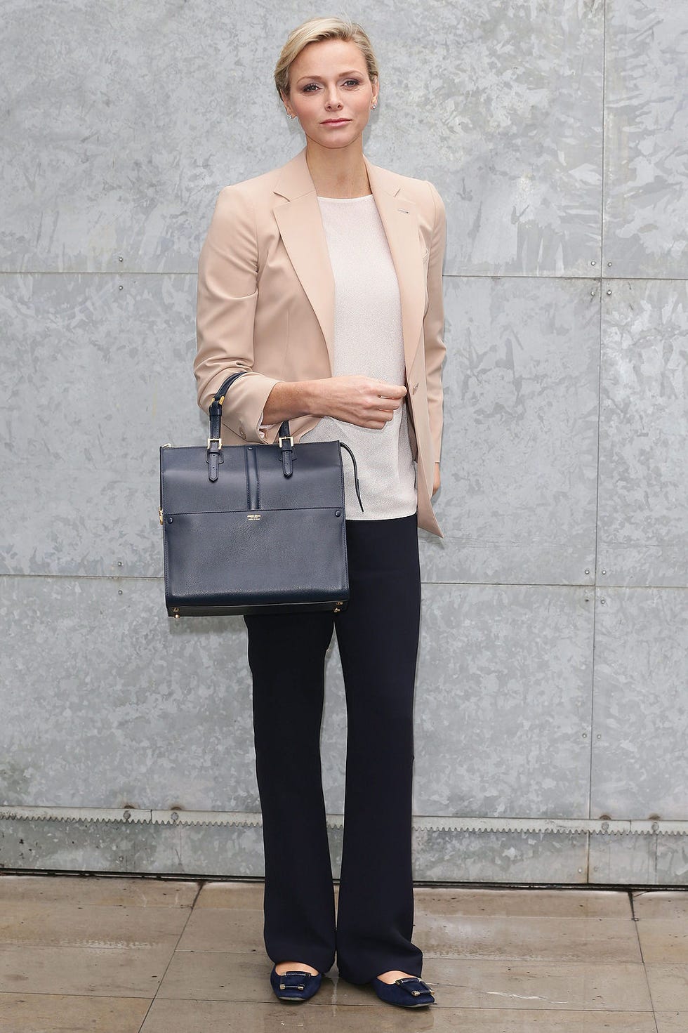 Clothing, Sleeve, Shoulder, Collar, Joint, Outerwear, Bag, Style, Blazer, Street fashion, 