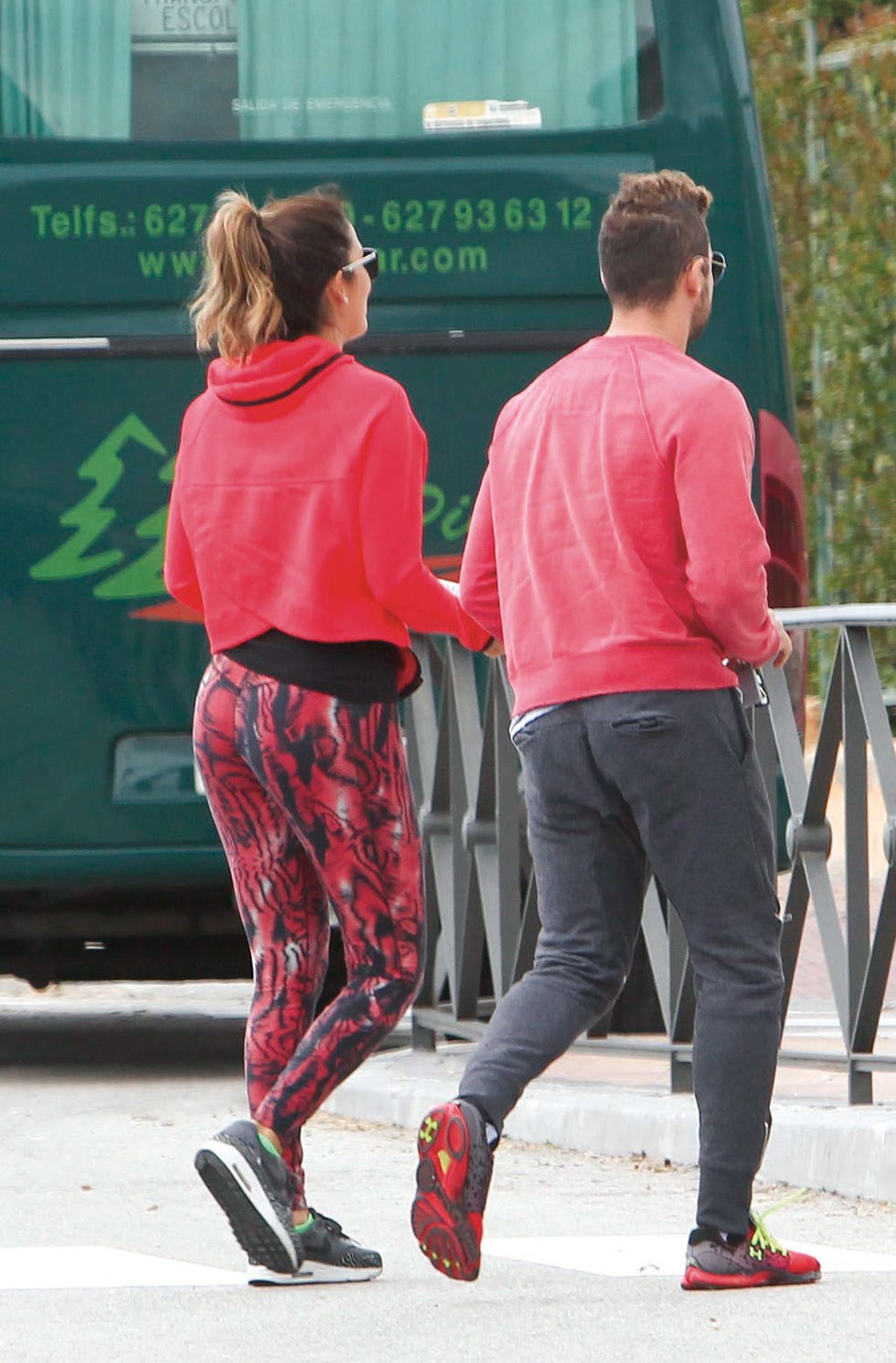 Hair, Footwear, Trousers, Shoe, Shirt, Red, Outerwear, T-shirt, Bag, Street fashion, 