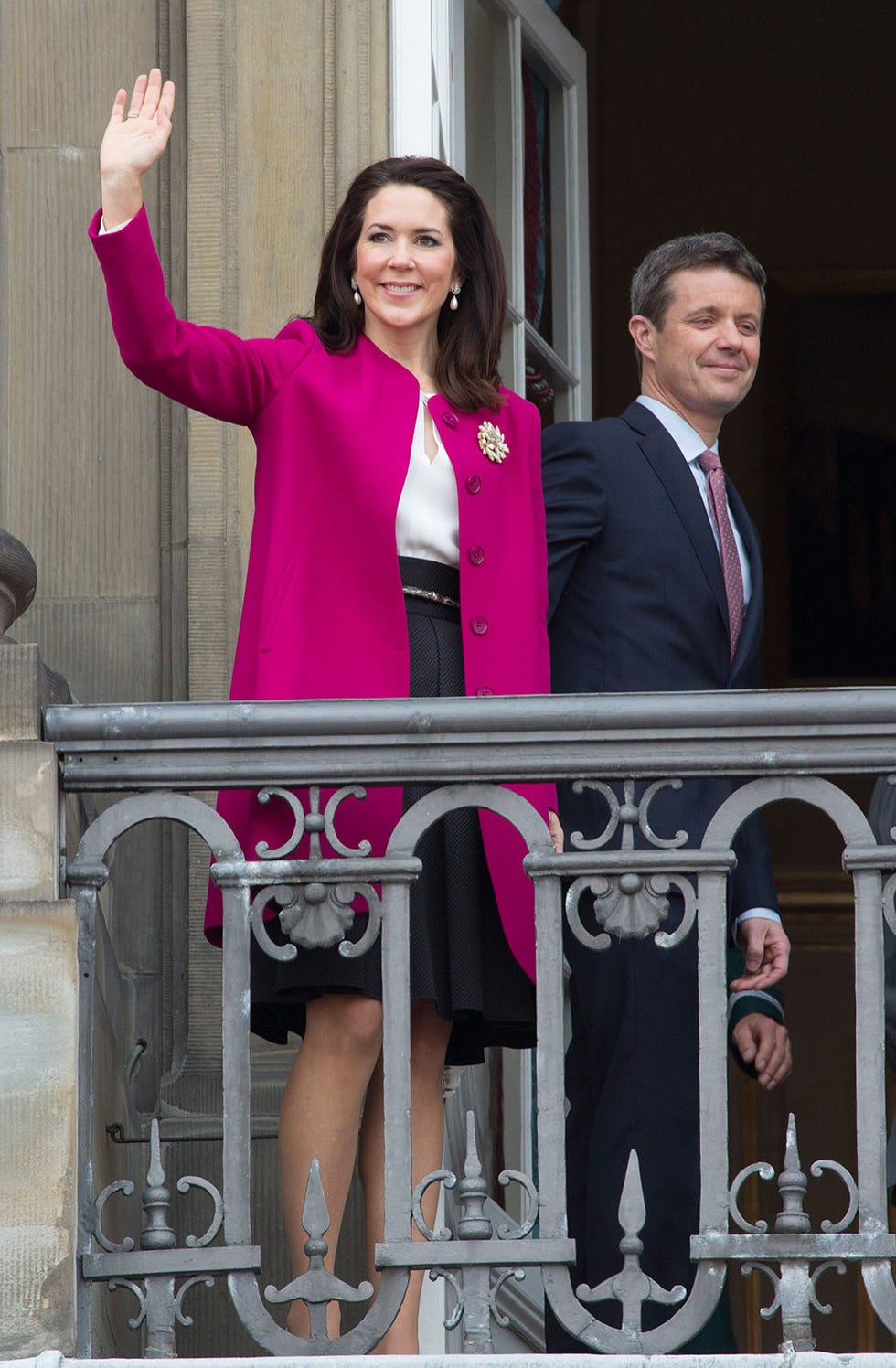 Coat, Pink, Magenta, Tie, Blazer, White-collar worker, Business, 