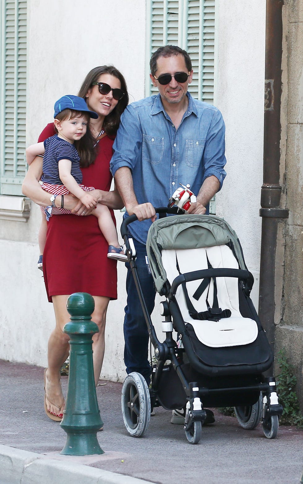 Eyewear, Glasses, Product, Baby carriage, Sunglasses, Shirt, Hat, Baby Products, Goggles, T-shirt, 