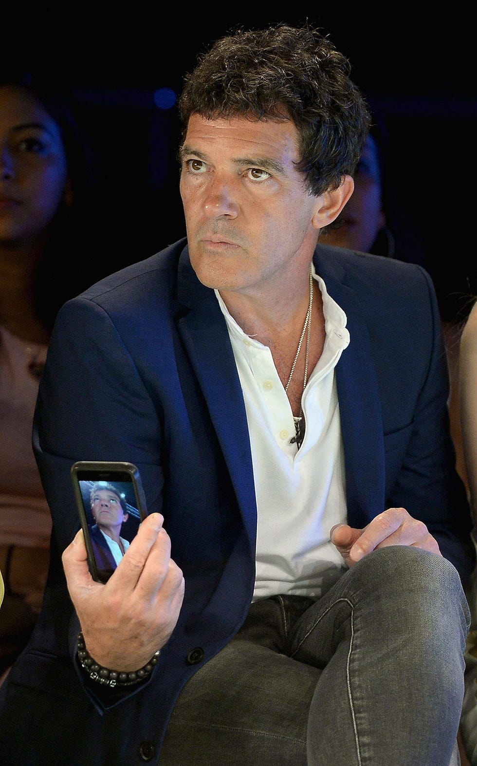 Chin, Collar, Outerwear, Coat, Mobile phone, Portable communications device, Dress shirt, Communication Device, Blazer, Chest, 