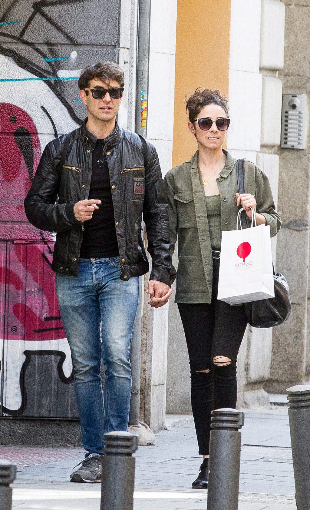 Clothing, Eyewear, Vision care, Glasses, Leg, Sunglasses, Trousers, Denim, Textile, Outerwear, 