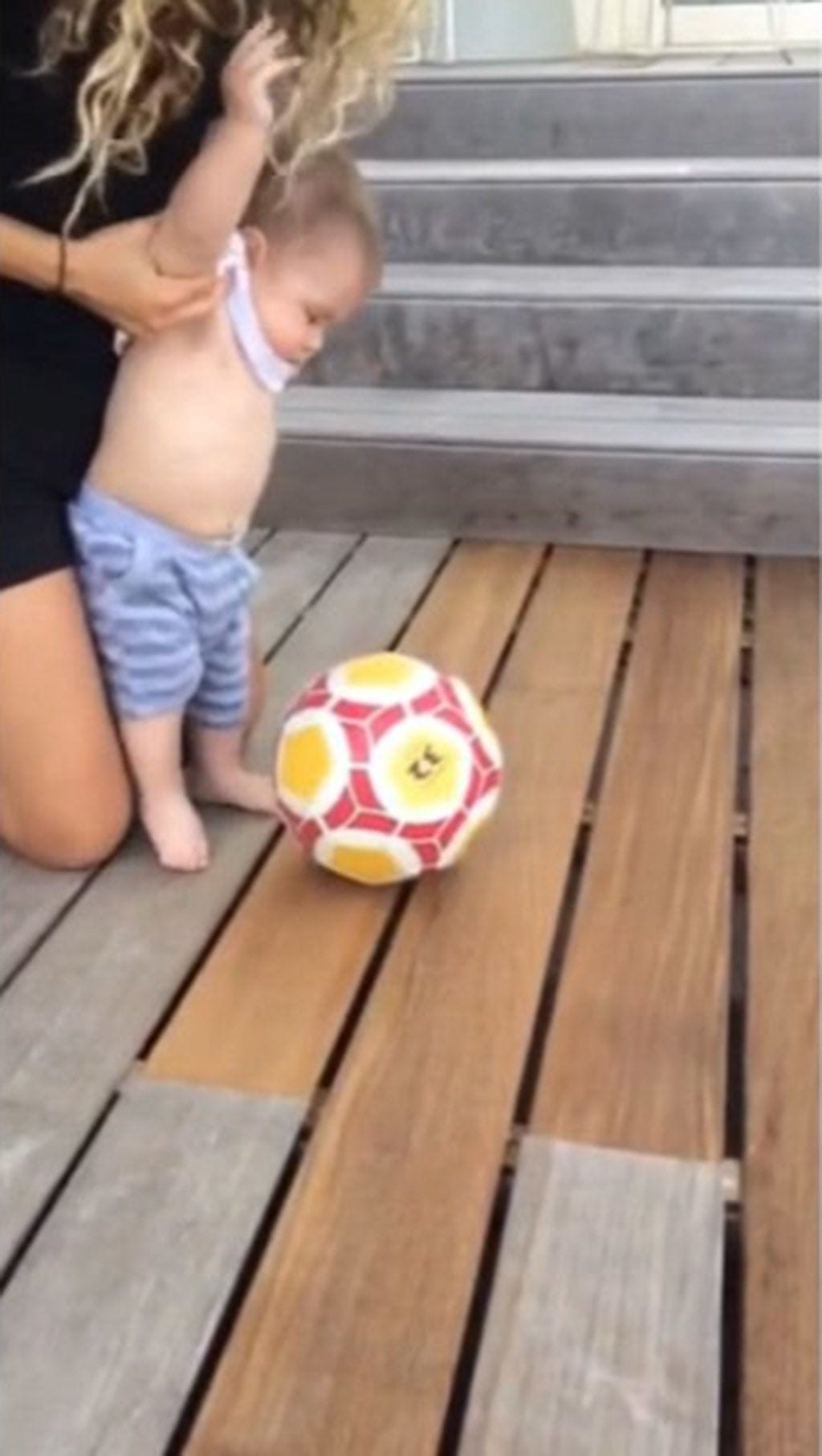 Wood, Hardwood, Flooring, Floor, Wood stain, Baby & toddler clothing, Thigh, Abdomen, Toy, Wood flooring, 
