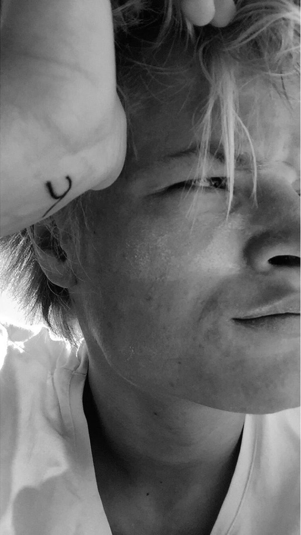 Lip, Hairstyle, Skin, Chin, Eyebrow, Eyelash, Style, Jaw, Monochrome photography, Monochrome, 