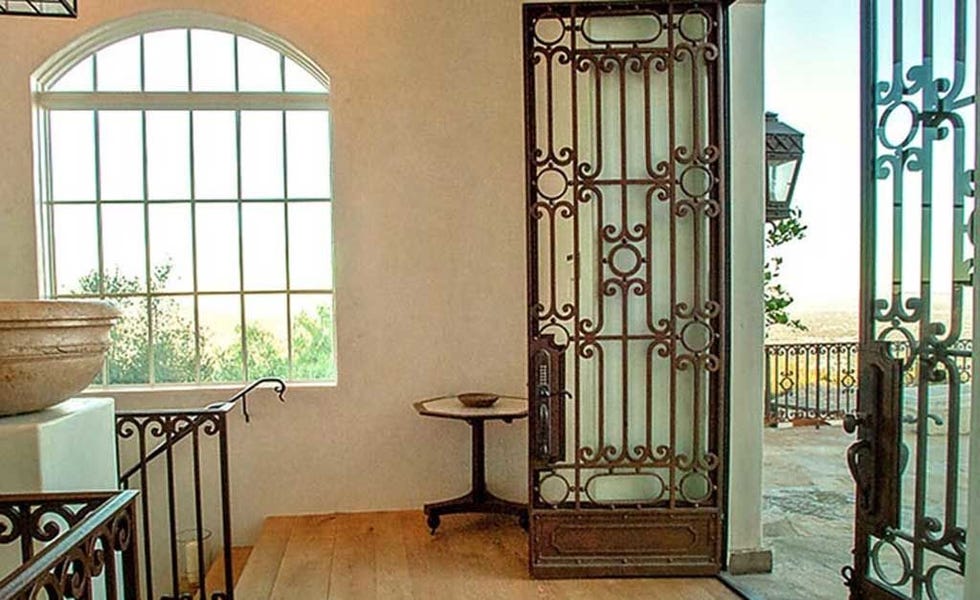 Architecture, Iron, Room, Metal, Fixture, Hardwood, Street light, Wood flooring, Daylighting, Laminate flooring, 
