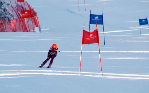 Winter, Slope, Winter sport, Red, Snow, Ski cross, Slalom skiing, Skier, Carmine, Alpine skiing, 