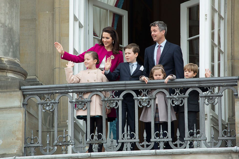 People, Window, Tie, Balcony, Family, Family pictures, Family reunion, Baluster, 