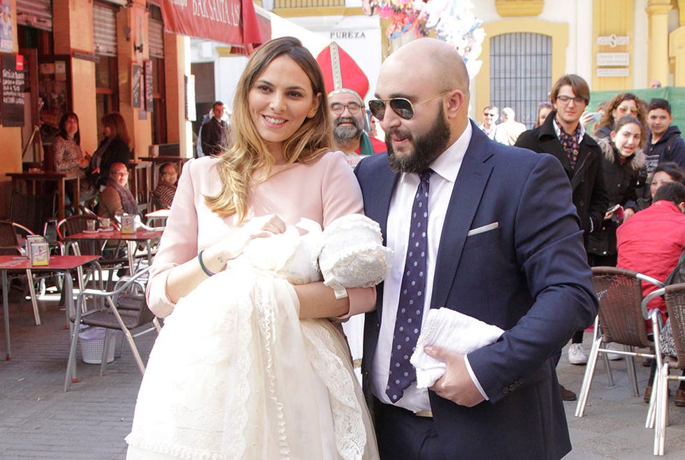 Hair, Trousers, Event, Coat, Shirt, Dress, Outerwear, Happy, Suit, Chair, 