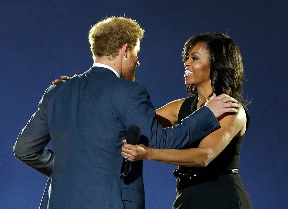 Dress, Formal wear, Facial expression, Coat, Interaction, Suit, Gesture, Greeting, Romance, Love, 