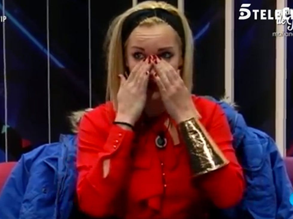 Finger, Electric blue, Wrist, Fashion, Jacket, Nail, Cobalt blue, Blond, Majorelle blue, Gesture, 