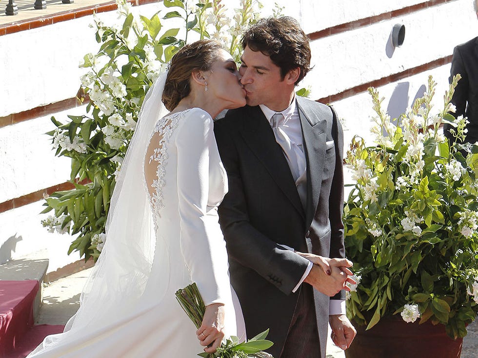 Clothing, Coat, Photograph, Kiss, Suit, Outerwear, Happy, Bridal clothing, Formal wear, Dress, 
