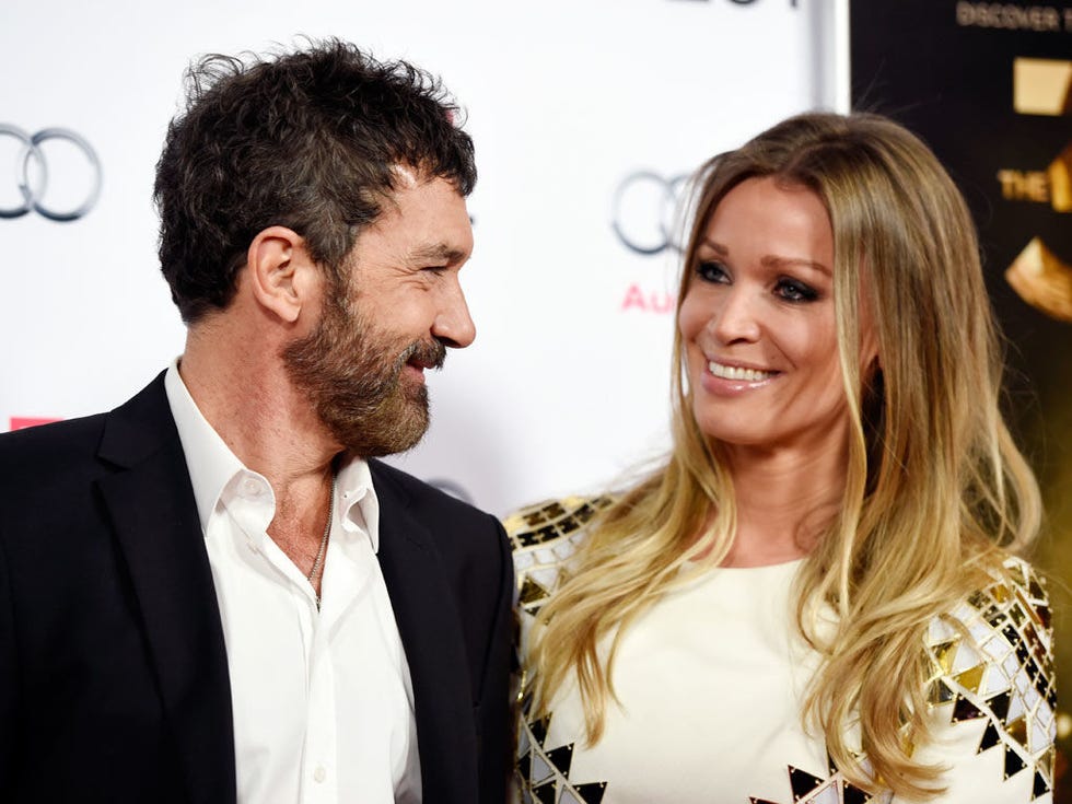 Clothing, Smile, Hairstyle, Coat, Collar, Shirt, Outerwear, Facial expression, Beard, Suit, 