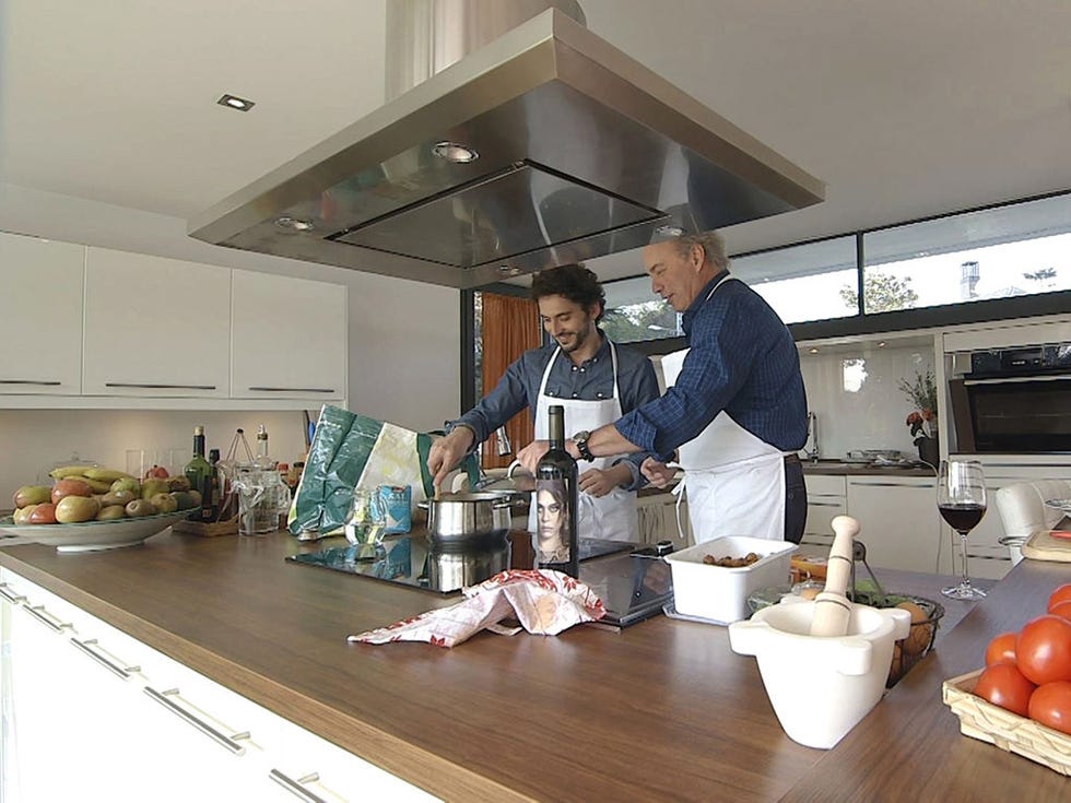 Food, Countertop, Tableware, Kitchen, Produce, Vegetable, Whole food, Cooking, Cook, Food group, 