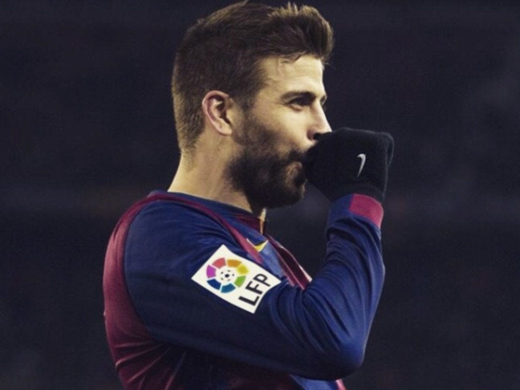 Clothing, Audio equipment, Chin, Microphone, Electronic device, Sportswear, Facial hair, Elbow, Technology, Audio accessory, 