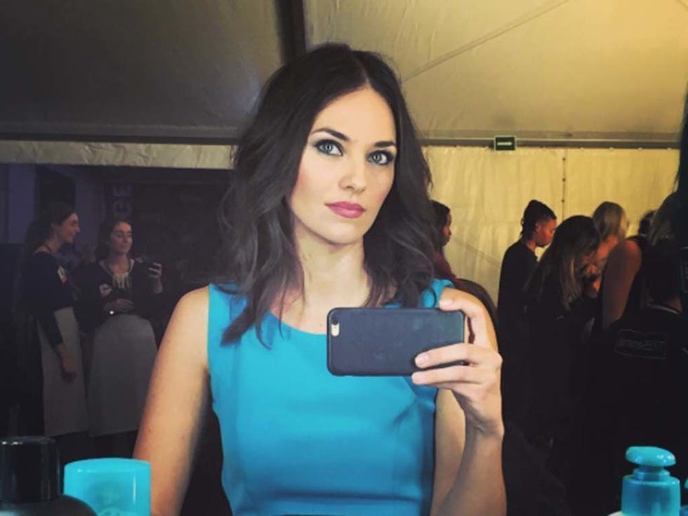 Mobile phone, Eyelash, Portable communications device, Communication Device, Mobile device, Telephony, Gadget, Smartphone, Fashion, Black hair, 