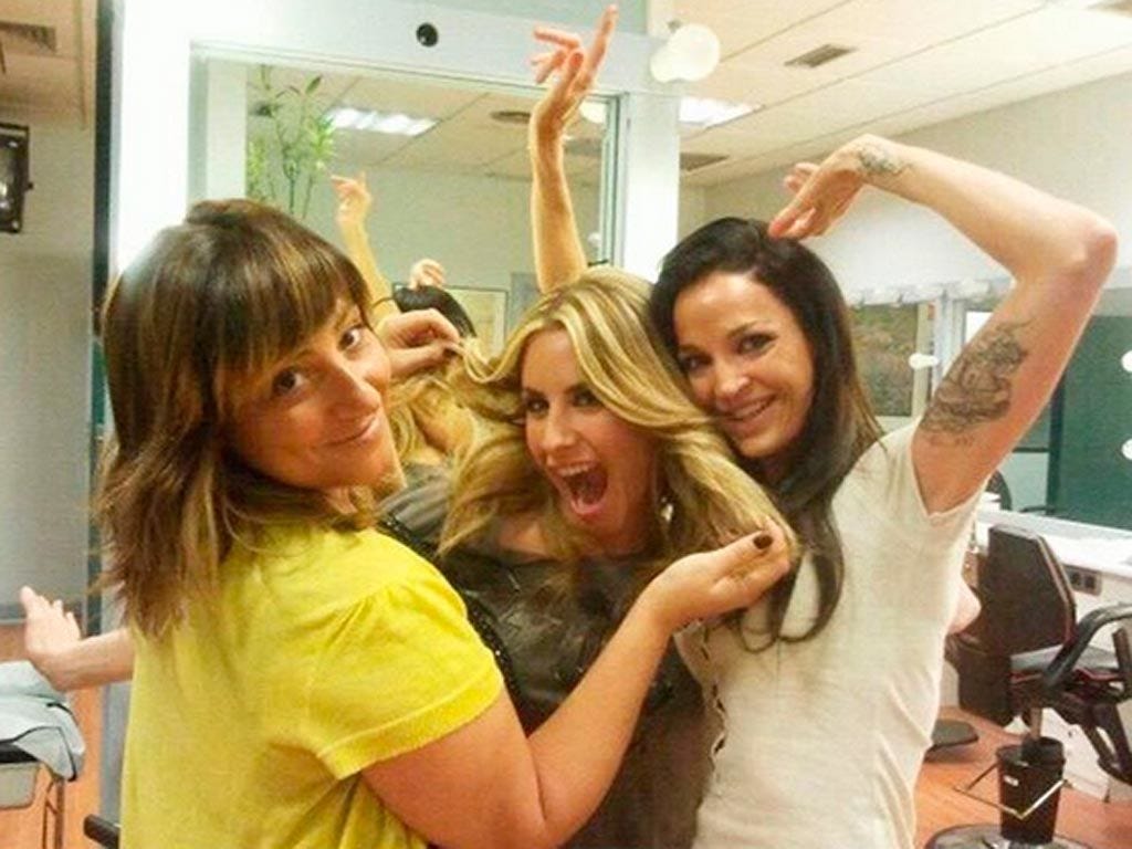 Hair, Arm, Finger, Smile, Fun, Mouth, Eye, Hairstyle, Social group, Hand, 
