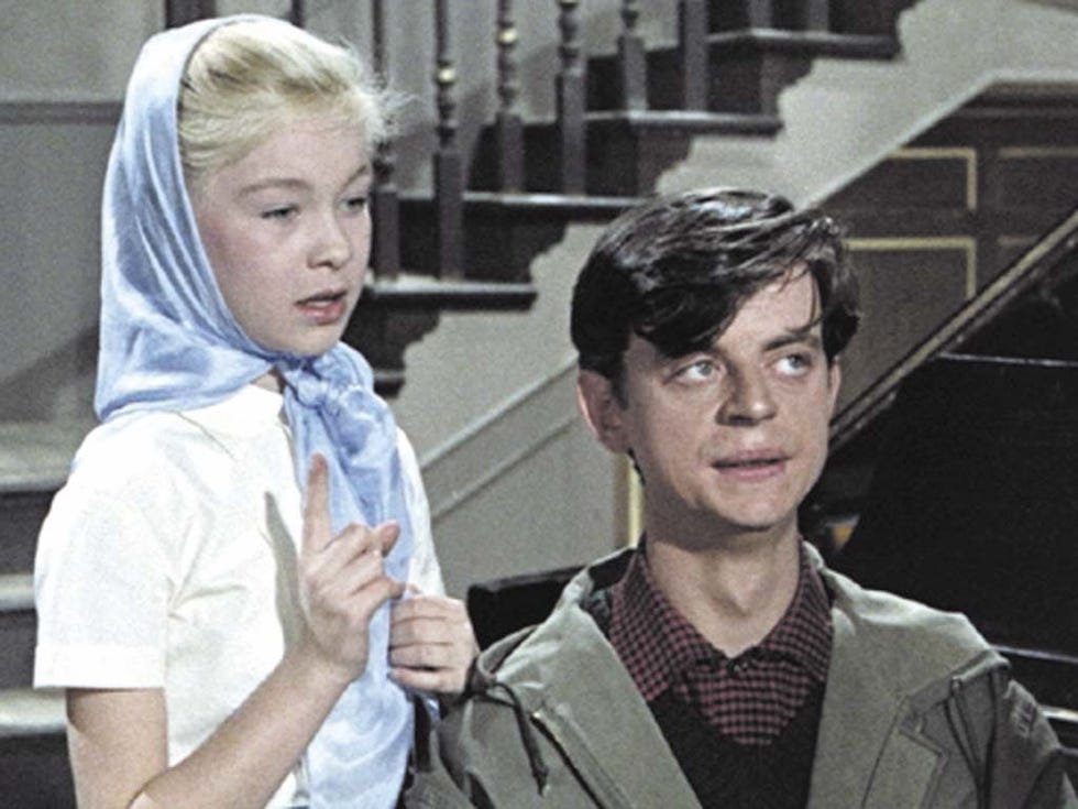 Nose, Mouth, Jaw, Collar, Acting, Stairs, Scarf, Shawl, Gesture, 