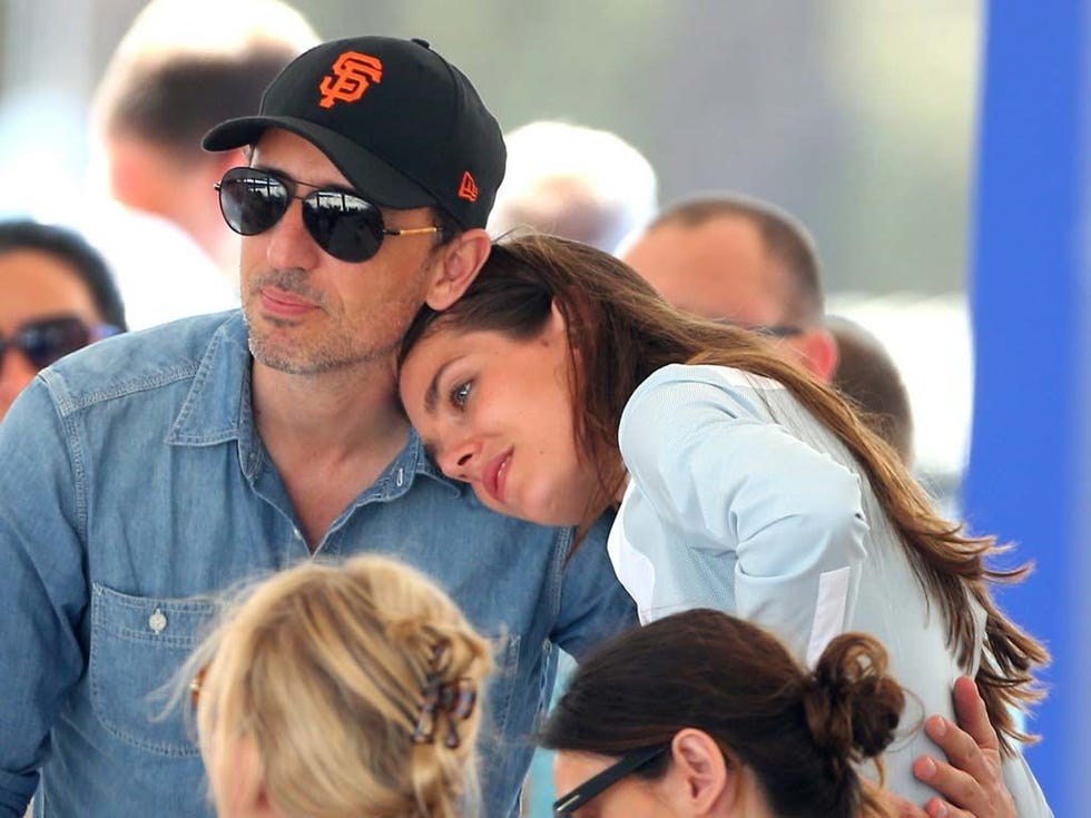 Eyewear, Hair, Head, Cap, Ear, Vision care, Sunglasses, Interaction, Baseball cap, Brown hair, 
