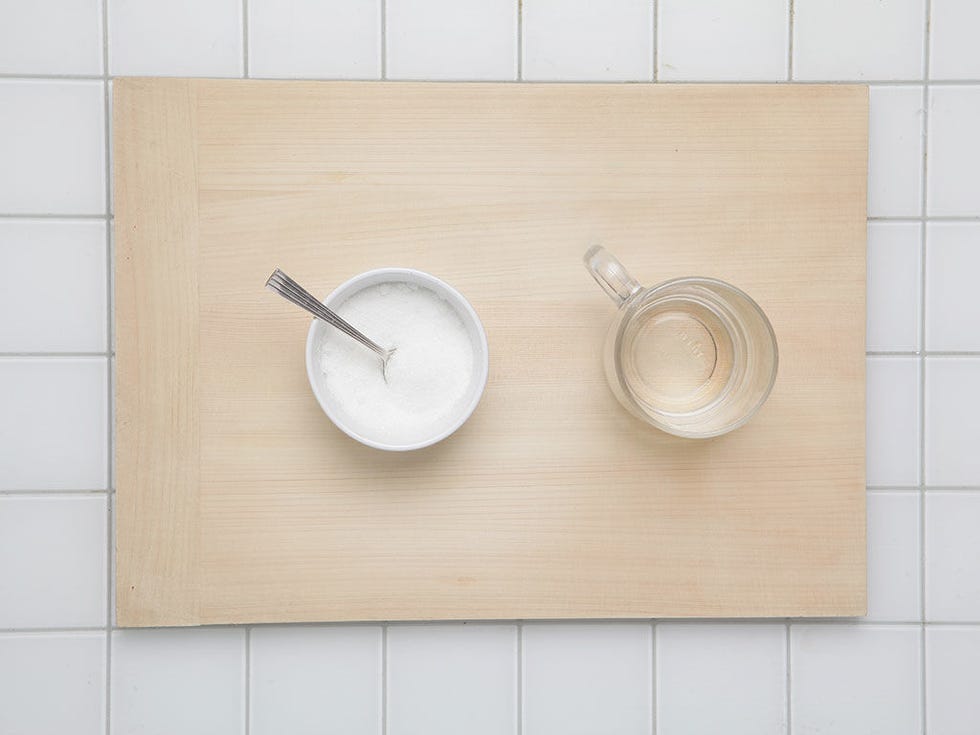 Wood, Wall, Circle, Kitchen utensil, Tile, Dishware, Plate, Household hardware, Plywood, Serveware, 