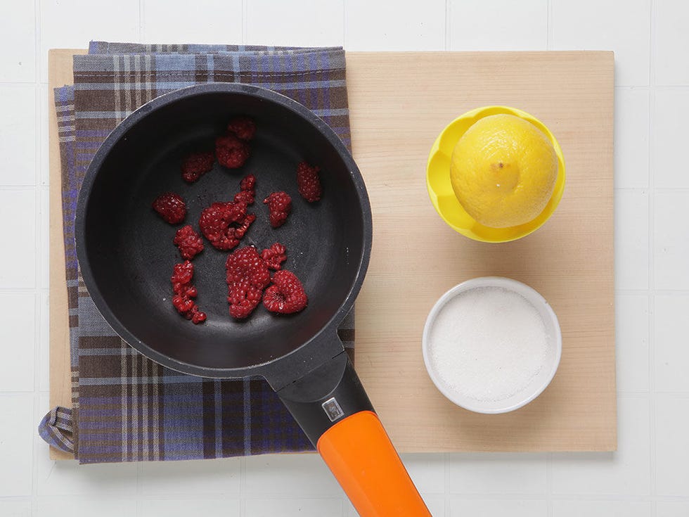Ingredient, Carmine, Orange, Kitchen utensil, Dishware, Serveware, Peach, Tartan, Plate, Circle, 