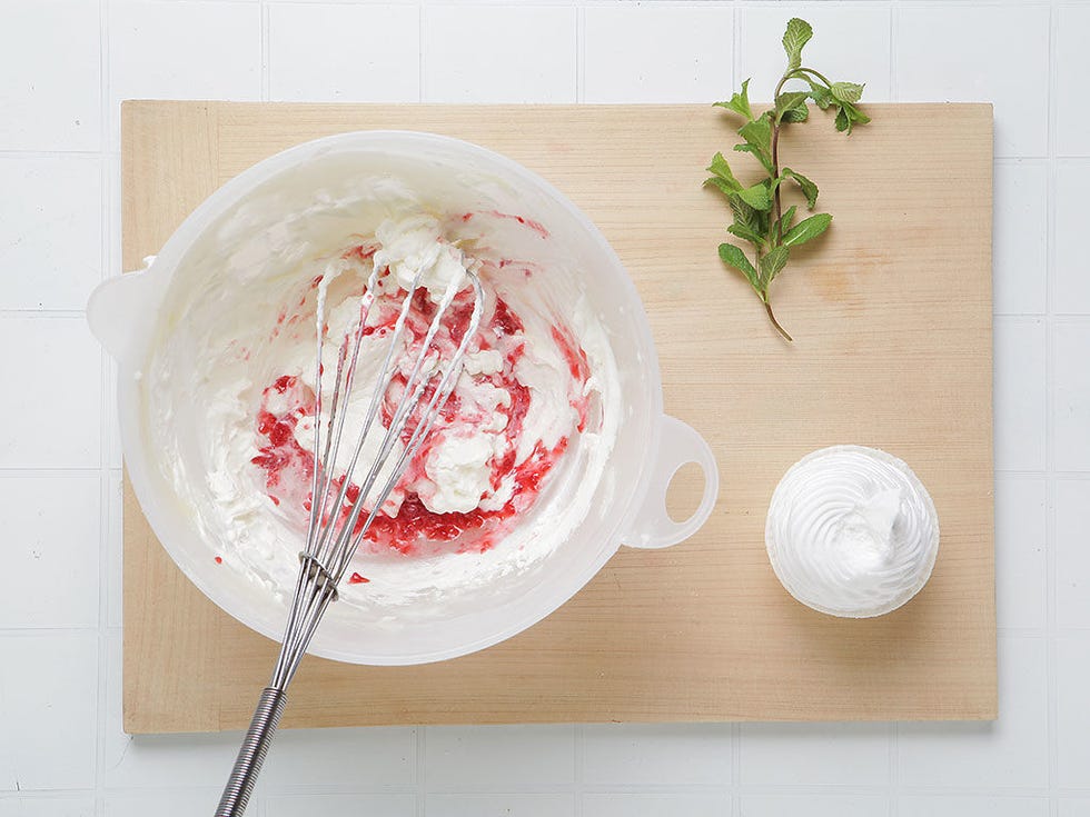 Ingredient, Dishware, Serveware, Kitchen utensil, Powder, Plate, Circle, Paint, Platter, Chemical compound, 