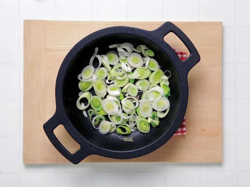 dishware, food, cookware and bakeware, produce, cuisine, tableware, vegetable, frying pan, ingredient, recipe,