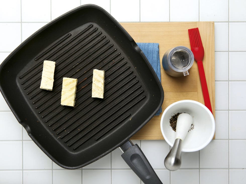 Kitchen utensil, Parallel, Cookware and bakeware, Rectangle, Kitchen appliance accessory, Chemical compound, Office equipment, Spoon, Tile, Shadow, 
