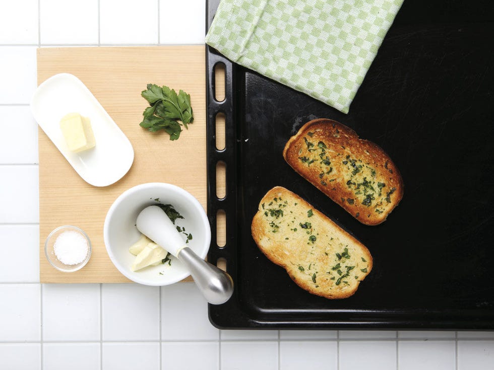 Food, Ingredient, Cuisine, Dishware, Bread, Dish, Plate, Tableware, Cutting board, Meal, 