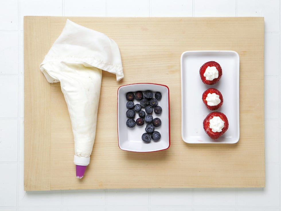 Food, Dishware, Berry, Meal, Serveware, Fruit, Cuisine, Bilberry, Breakfast, Plate, 