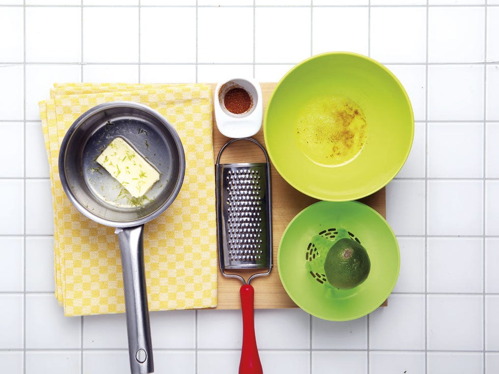 Audio equipment, Product, Serveware, Dishware, Kitchen utensil, Audio accessory, Circle, Plastic, Magnifying glass, Magnifier, 