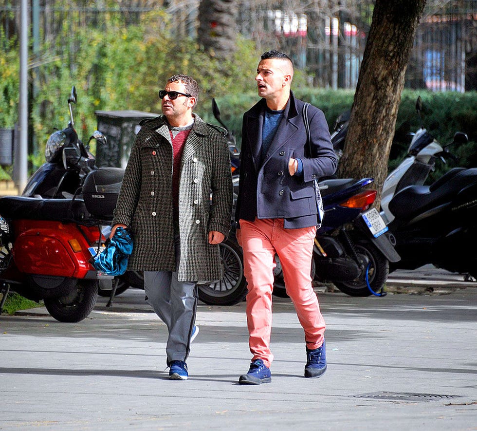 Clothing, Tire, Trousers, Jacket, Coat, Textile, Outerwear, Bag, Sunglasses, Fender, 