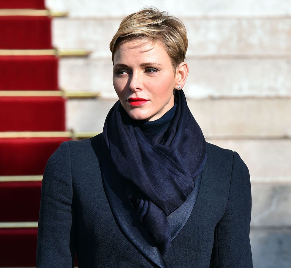 Lip, Eye, Eyebrow, Style, Street fashion, Collar, Eyelash, Fashion, Neck, Beauty, 