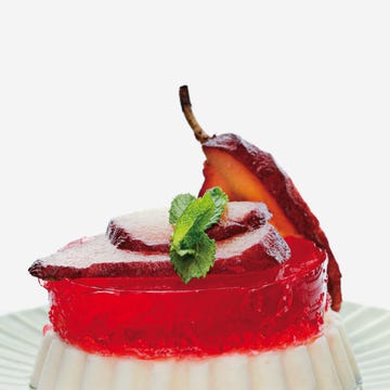 Food, Ingredient, Serveware, Dishware, Garnish, Culinary art, Plate, Produce, Recipe, Fruit, 