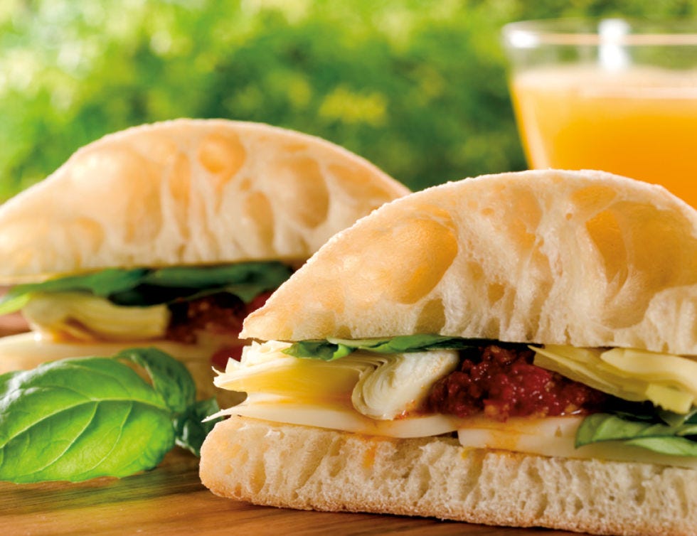 Food, Finger food, Green, Sandwich, Leaf vegetable, Vegetable, Juice, Baked goods, Drink, Ingredient, 