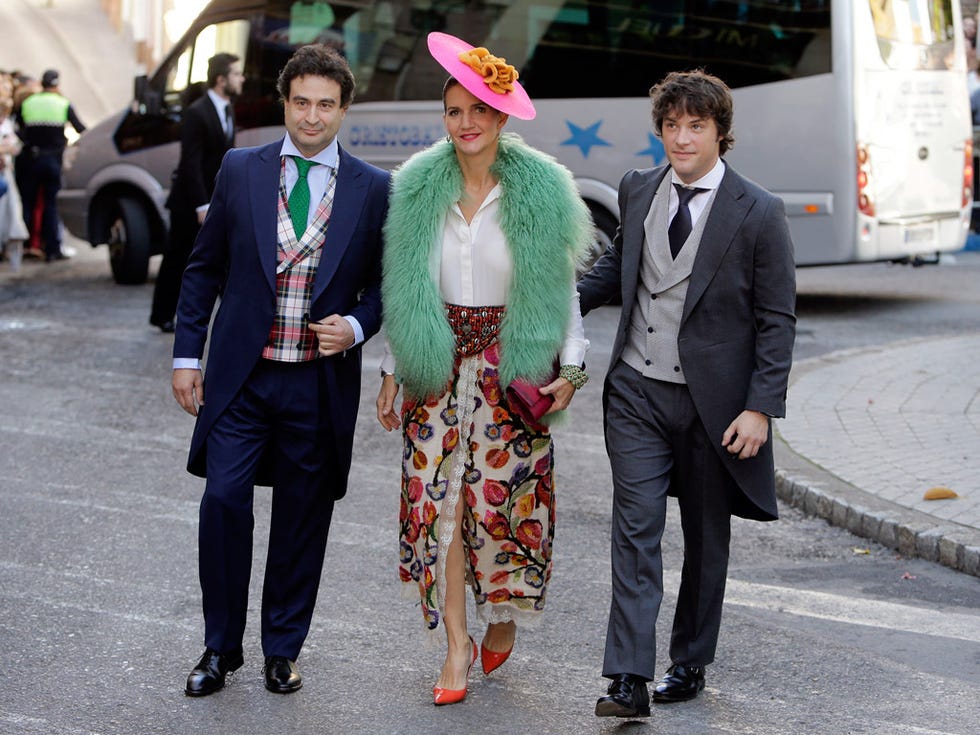 Hat, Trousers, Coat, Outerwear, Style, Suit, Sun hat, Street fashion, Blazer, Tour bus service, 