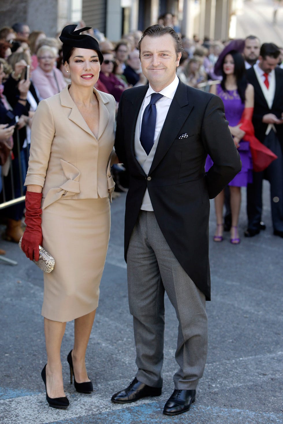Clothing, Hair, Face, Footwear, Coat, Trousers, Dress shirt, Collar, Shirt, Suit, 