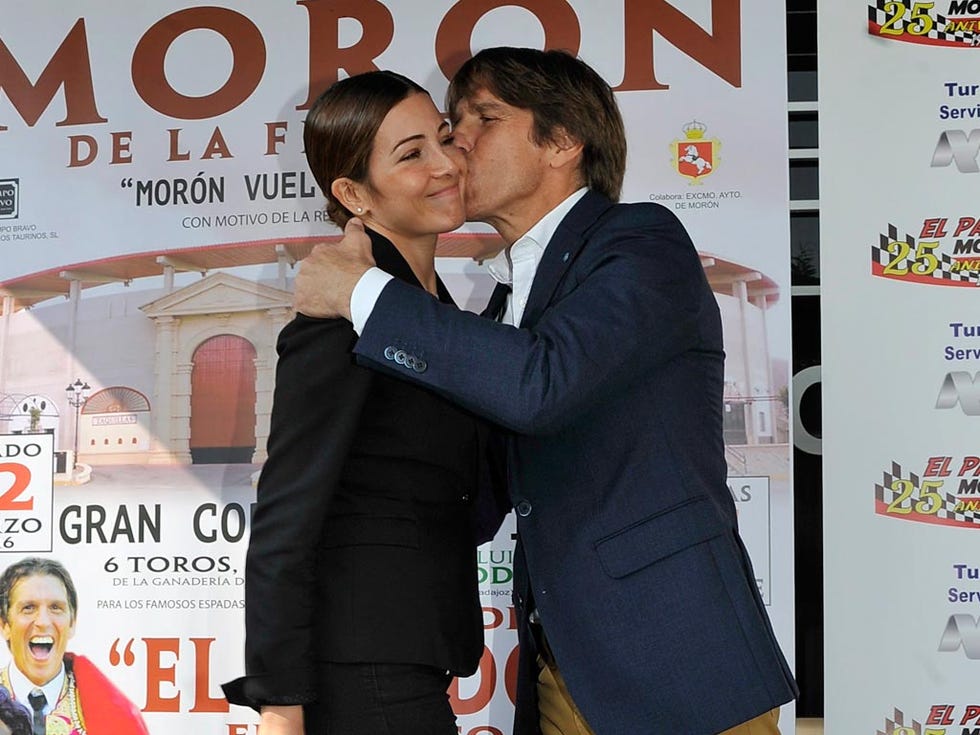 Kiss, Outerwear, Romance, Interaction, Logo, Love, Gesture, Advertising, Hug, Banner, 