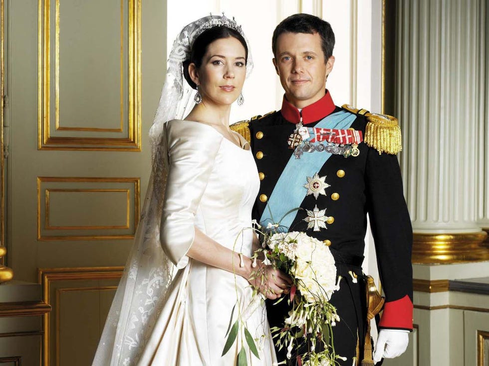 Sleeve, Outerwear, Coat, Dress, Bridal clothing, Formal wear, Wedding dress, Bride, Bridal accessory, Bridal veil, 