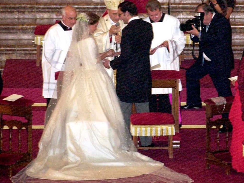 Furniture, Bridal clothing, Gown, Formal wear, Tradition, Dress, Ceremony, Ritual, Wedding dress, Bride, 