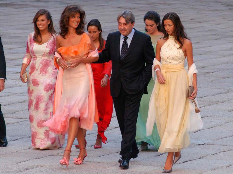 Clothing, Footwear, Event, Trousers, Coat, Dress, Formal wear, Happy, Suit, Gown, 